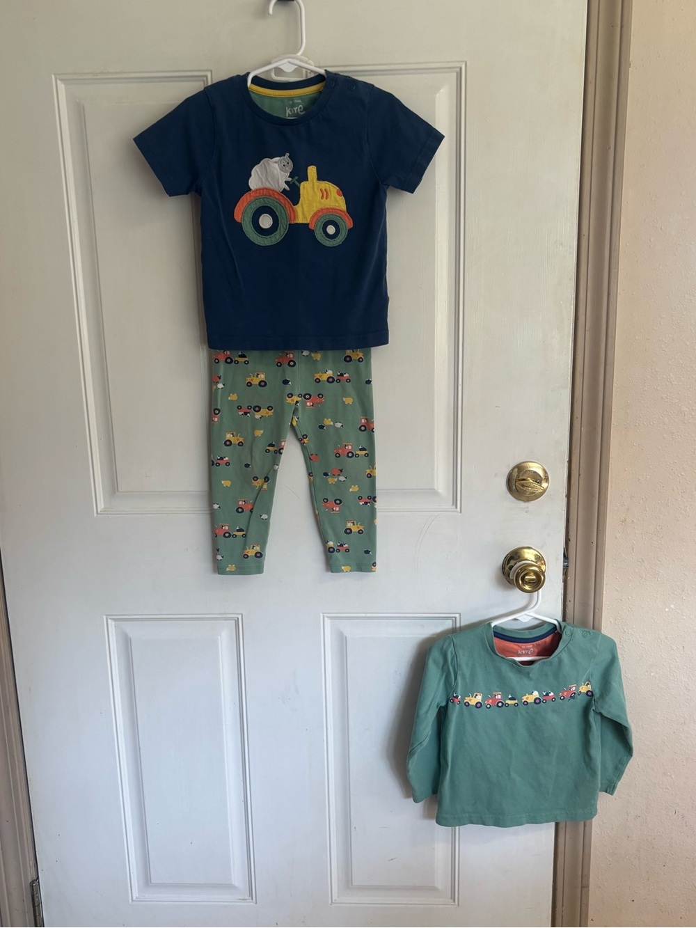 2Y Kite 3 Navy/Green 3pc Meet Farmer Baa Baa appliquéd tees/pants set.  In VVGUC